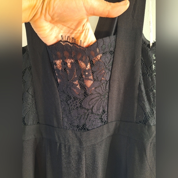⭐️HOST PICK⭐️Lulu's Kiska Black Lace Wide-Leg Jumpsuit S - Picture 8 of 15